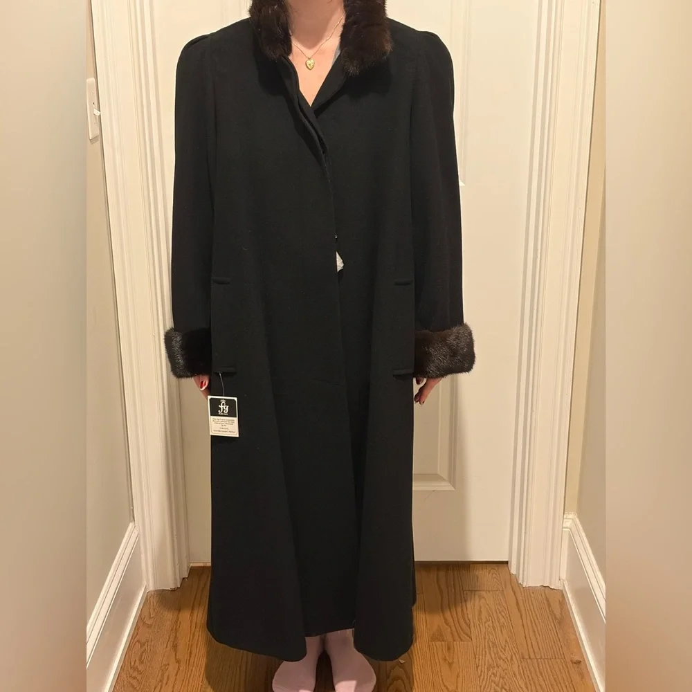 Vintage J Percy for Marvin Richards Black Wool Coat with Fur Accents - Picture 4 of 5